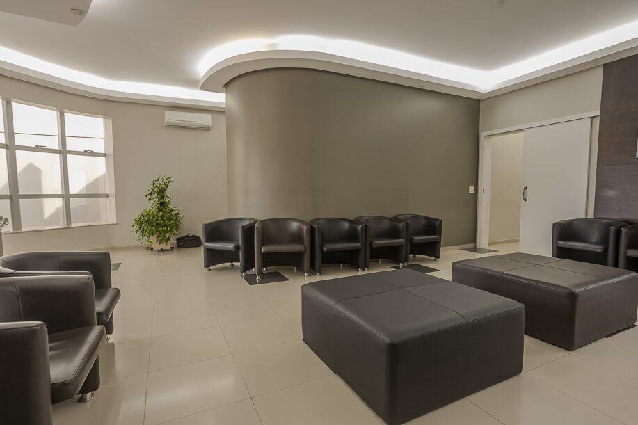 Ambiente acolhedor da clínica do Dr. Fabrício Soubhia